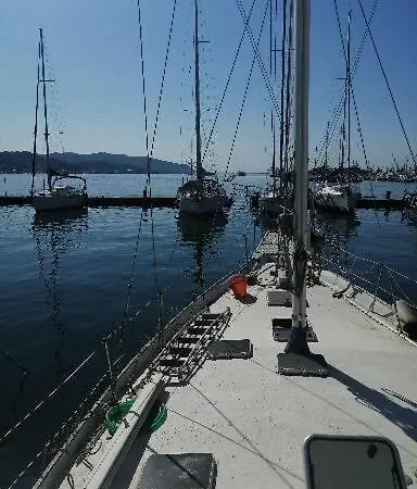 Tui Malila Botel *