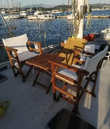 Tui Malila Botel *
