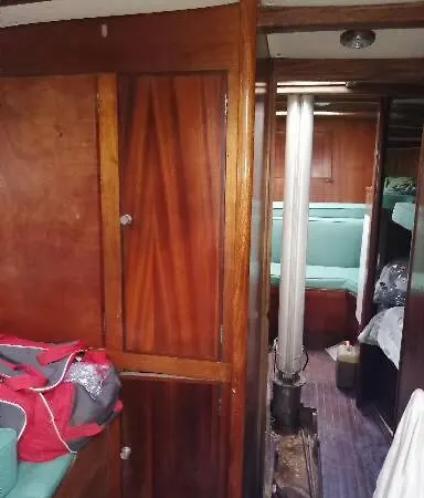Tui Malila Botel *